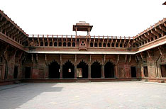 Jehangir's Palace Agra Travel Guide India